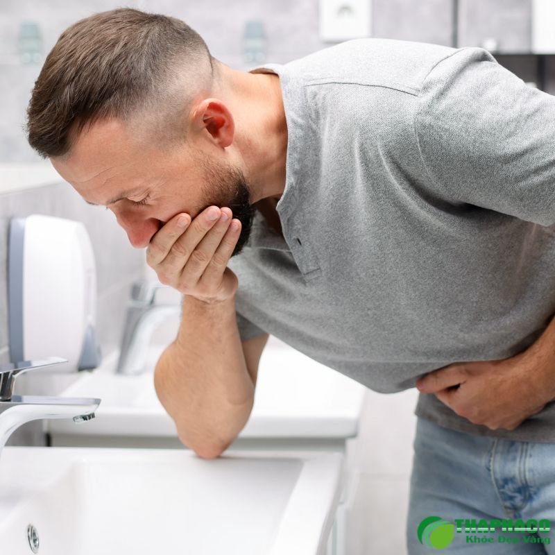 Buồn nôn, nôn mửa không rõ nguyên nhân có thể là dấu hiệu thận yếu 