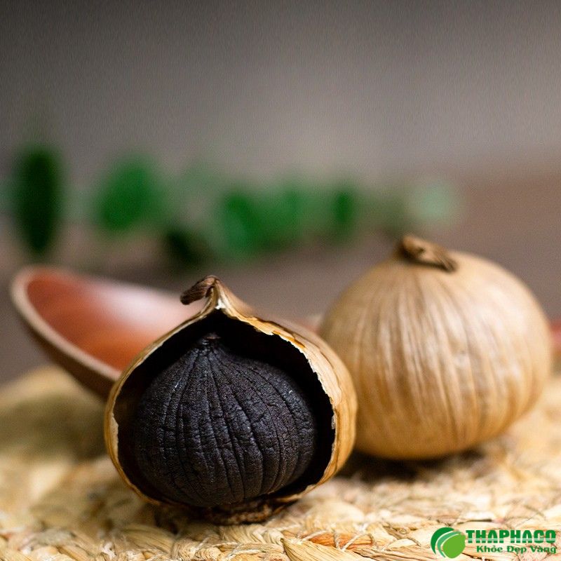 Ăn tỏi đen liên túc có gây nổi mụn không?