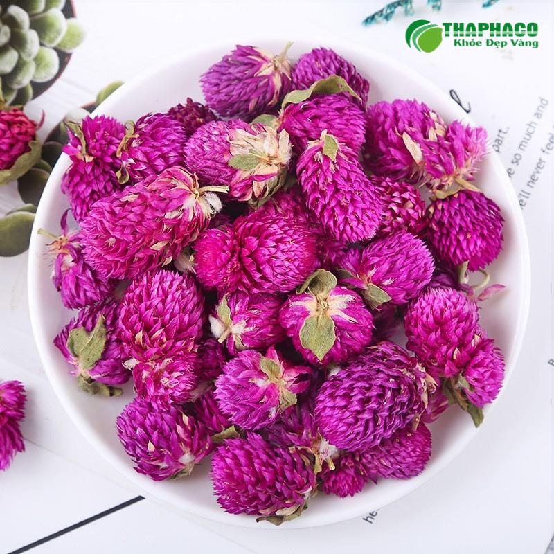 Hoa bách nhật giúp làn da mịn dàn, mờ thâm nám, se khít lỗ chân lông