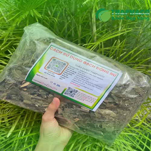 Ly trà Bạch Đồng Nữ thơm ngon sau khi pha