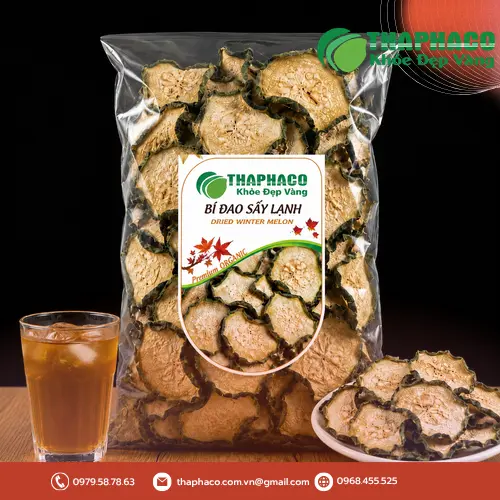 Bí đao tươi được sơ chế sạch sẽ, thái lát đồng đều chuẩn bị cho quá trình sấy lạnh