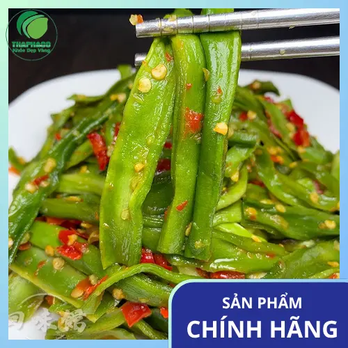 Rau tiến vua đang được ngâm trong hũ