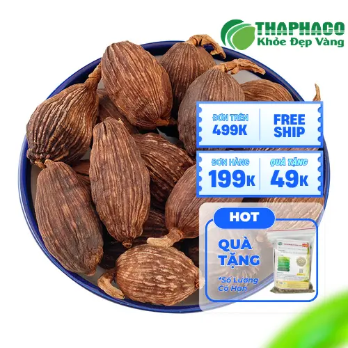Bình rượu thảo quả ngâm sau thời gian ủ