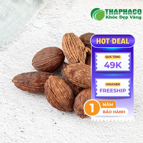 Thảo quả khô được bảo quản trong hũ thủy tinh kín để giữ trọn hương vị